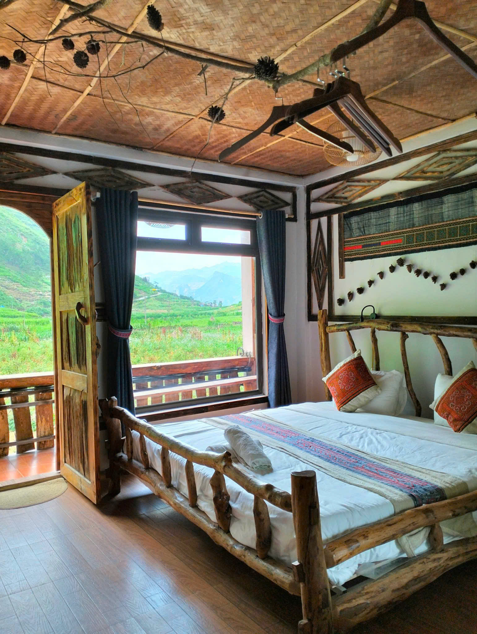View thung lũng từ O'Chau Meo Vac Homestay